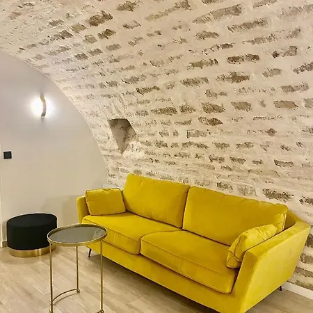 Republique Apartment *